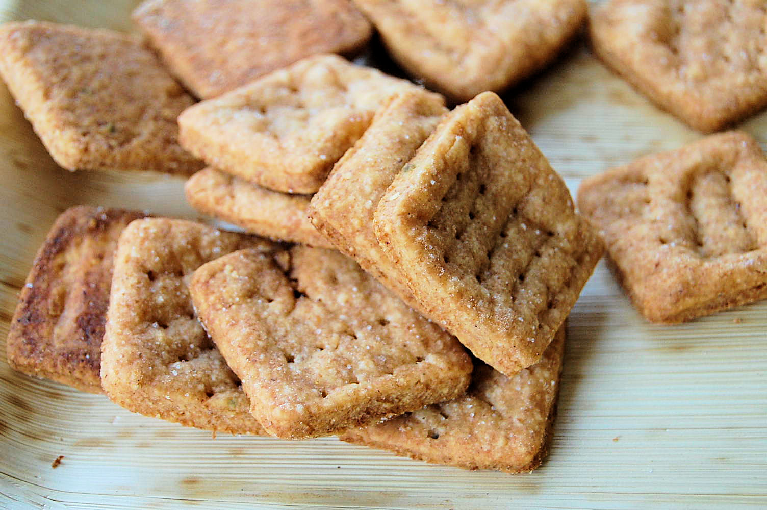 whole-grain-cheese-crackers-with-sea-salt-kitchen-belleicious